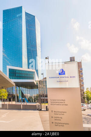 Banque centrale européenne, l'eurosystème, à l'extérieur avec vue sur la plaque constructeur Banque D'Images