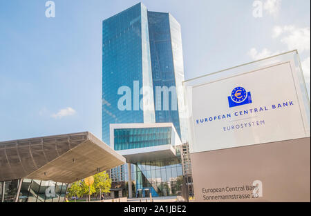 Banque centrale européenne, l'eurosystème, à l'extérieur avec vue sur la plaque constructeur Banque D'Images