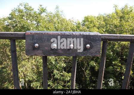 Détail de la balustrade à côté du chemin de halage sur l'Aqueduc de Pontcysyllte qui porte le canal de Llangollen sur la rivière Dee Banque D'Images