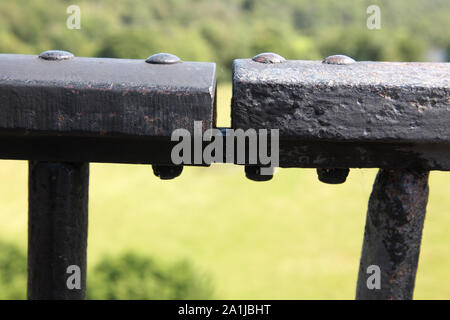 Détail de la balustrade à côté du chemin de halage sur l'Aqueduc de Pontcysyllte qui porte le canal de Llangollen sur la rivière Dee Banque D'Images