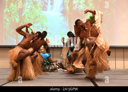 (190927) -- BEIJING, le 27 septembre 2019 (Xinhua) -- Artistes jouent durant la journée de l'événement "Fidji" de l'Exposition Horticole Internationale de Beijing à Beijing, capitale de Chine, le 27 septembre 2019. L'expo a tenu sa Journée de l'événement "Fidji" le vendredi. (Xinhua/Ren Chao) Banque D'Images