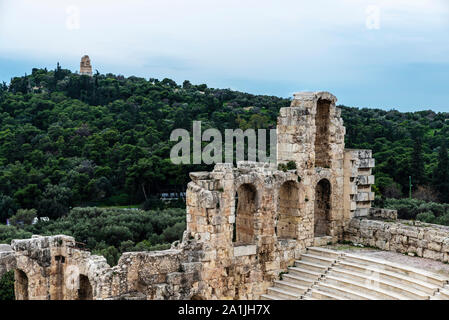 Aperçu de l'amphithéâtre appelé Odéon d'Hérode Atticus (Herodeion ou Hérodion ) dans l'acropole d'Athènes, Grèce Banque D'Images