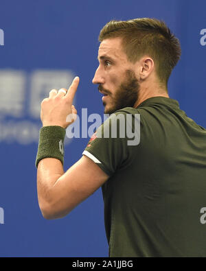 Zhuhai, la province chinoise du Guangdong. 27 Sep, 2019. Damir Dzumhur de Bosnie-Herzégovine réagit au cours du match quart de finale hommes entre Adrian Mannarino Damir Dzumhur de France et de Bosnie-Herzégovine à Zhuhai ATP Championships à Zhuhai, Province du Guangdong en Chine du sud, le 27 septembre 2019. Hanxin Crédit : Lu/Xinhua/Alamy Live News Banque D'Images