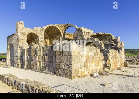 La ruine de l'église, Oasis, Péninsule de Dipkarpaz, Famagusta, République turque de Chypre du Nord, Chypre Banque D'Images