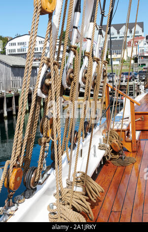 Détail corde sur la goélette Bluenose II, Lunenburg, Harbour, Nouvelle-Écosse, Canada Banque D'Images