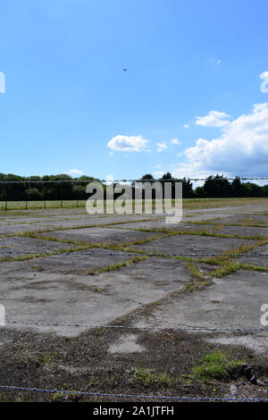 Vue de l'ancienne base aérienne de la RAF à piste Holmsley, un grand aérodrome WW2 opérationnel à partir de 1942 à 1946. Banque D'Images