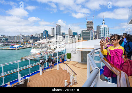 Princess Cruises navire 'Majestic Princess' se prépare à quai à Princes Wharf dans le port d'Auckland, en Nouvelle-Zélande. Banque D'Images