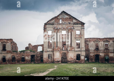 Ruines de Ruzhany Palace. Ruzhany, région de Brest, en Biélorussie. Banque D'Images