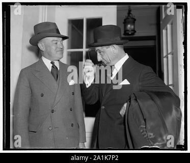 Nouvelle visite du Commissaire de la présidente des Philippines. Washington, D.C., 28 octobre. Joaquin Miquel Elizalde, Gauche, nouveau commissaire résident des Philippines avec Sec. de la guerre, Harry Woodring. Quitter la Maison Blanche après avoir payé la première visite officielle au président, 10-28-38 Banque D'Images