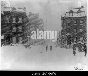 La ville de New York. Tempête de 1888 : scène de rue au cours de blizzard Banque D'Images