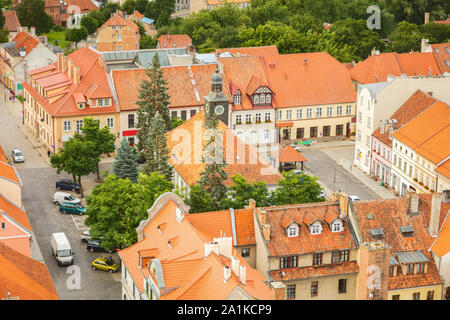 L'hôtel de ville sur la place principale de Reszel. Reszel, Warmian-Masurian, Pologne. Banque D'Images