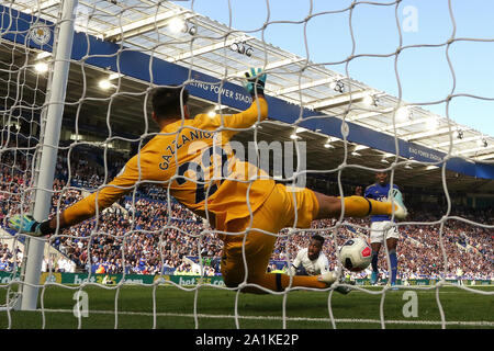 Ricardo Pereira de Leicester City marque le but égalisateur, 1-1 - Leicester City v Tottenham Hotspur, Premier League, King Power Stadium, Leicester, UK - 21 septembre 2019 Editorial N'utilisez que des restrictions s'appliquent - DataCo Banque D'Images