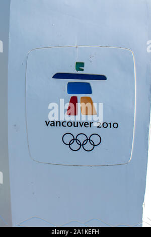 'Whistler, Colombie-Britannique / Canada - 08/07/2019 - Whistler Village Jeux Olympiques de 2010 à Vancouver et un logo pour signer l'inukshuk jeux' Banque D'Images