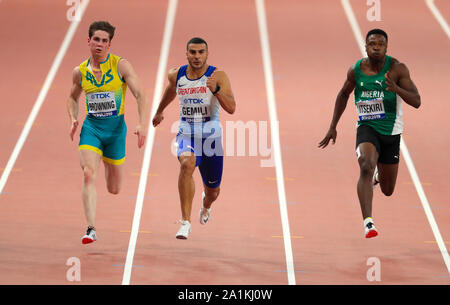 La société britannique Adam Gemili (centre) est en compétition dans l'épreuve du 100m chauffe au cours de la première journée de la es Championnats du monde à la Khalifa International Stadium, Doha, Qatar. Banque D'Images