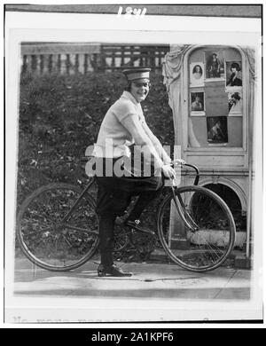 Pas plus pour les garçons messenger Femme National--le parti du président à messenger tous les membres du personnel est féminin. C'est conformément à la stipulation de Mme Belmont quand elle a fait don de la National Women's [c.-à-d., Woman's] siège du parti. Photo de Julia Obear, messenger Banque D'Images