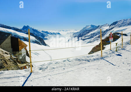 De l'Eiger et la Jungfrau Alpes enneigés spectaculaires pics de montagne panorama Suisse. Banque D'Images