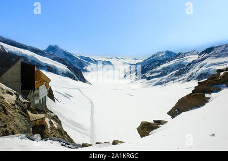 De l'Eiger et la Jungfrau Alpes enneigés spectaculaires pics de montagne panorama Suisse. Banque D'Images