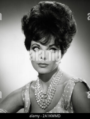 Joan Collins, 'Road to Hong Kong' (1962) United Artists de référence de dossier 33848-704THA Banque D'Images