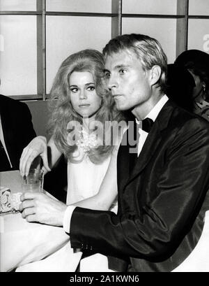 Stars de 'Barbarella', Jane Fonda et John Phillip Law, à Venise, Italie pour le 28e Festival International du Film de référence de dossier 1967,33848-706THA Banque D'Images