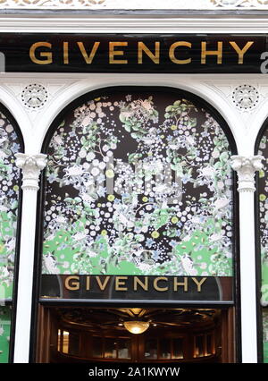 Le 26 septembre 2019, Londres, Royaume-Uni : magasin Givenchy dans la Mode et bijoux de luxe shopping sur New Bond Street à Londres. (Crédit Image : © Keith Mayhew/SOPA des images à l'aide de Zuma sur le fil) Banque D'Images