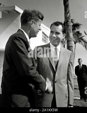 Le président John F. Kennedy et Richard Nixon à Key Biscayne, Floride, 1960 #  de dossier 33848-756THA Banque D'Images