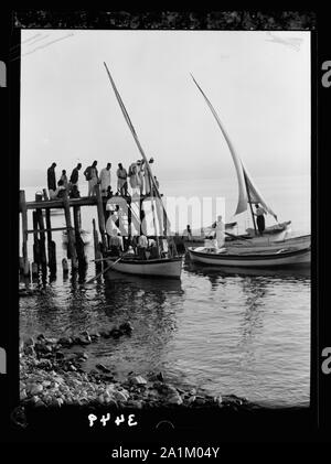 Vues du nord. Le lac de Galilée. Pêcheur. Décharger leurs bateaux après une nuit de labeur Banque D'Images