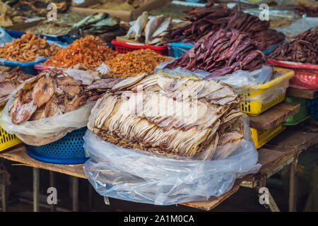 Poisson séché sur le marché vietnamien Banque D'Images