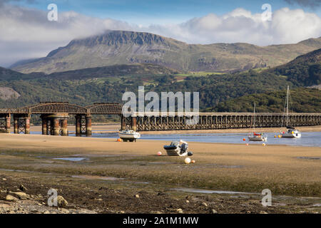 Pont ferroviaire à l'échelle de l'estuaire de la rivière Mawddach, Barmouth, Gwynedd, Pays de Galles Banque D'Images