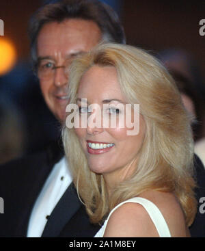 Washington, DC, USA. Apr 29, 2006. L'ambassadeur Joe Wilson et son épouse Valerie Plame, un ancien covert operative pour la CIA, assister à l'Association des journalistes accrédités auprès de la Maison Blanche le dîner à Washington le 29 avril 2006. (Photo d'UPI/Roger L. Wollenberg) Credit : Roger L. Wollenberg/CNP/ZUMA/Alamy Fil Live News Banque D'Images