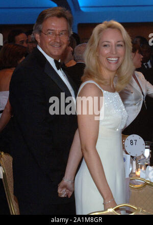 Washington, DC, USA. Apr 29, 2006. L'ambassadeur Joe Wilson et son épouse Valerie Plame, un ancien covert operative pour la CIA, assister à l'Association des journalistes accrédités auprès de la Maison Blanche le dîner à Washington le 29 avril 2006. (Photo d'UPI/Roger L. Wollenberg) Credit : Roger L. Wollenberg/CNP/ZUMA/Alamy Fil Live News Banque D'Images