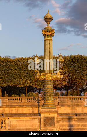 Des lampes à la place de la Concorde, Paris, France. Banque D'Images
