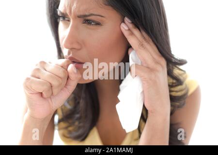 Femme de la toux, la tenue des tissus. Banque D'Images