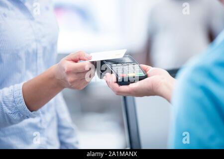 Le paiement sans contact. Banque D'Images