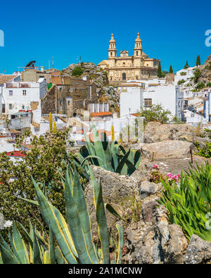 La vue pittoresque dans la belle Olvera, province de Cadix, Andalousie, espagne. Banque D'Images