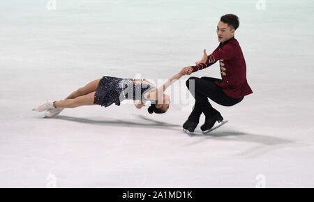 27 septembre 2019, la Bavière, Oberstdorf : patinage artistique, Challenger Series - Nebelhorn Trophy, des couples, danse libre : Feiyao Yongchao et Tang Yang (Chine) ne leur patinage libre en paires. Photo : Stefan Udry/dpa Banque D'Images