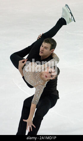 27 septembre 2019, la Bavière, Oberstdorf : patinage artistique, Challenger Series - Nebelhorn Trophy, des couples, danse libre : Haven Denney et Brandon Farzier (USA) exécuter leur danse libre par paires. Photo : Stefan Udry/dpa Banque D'Images