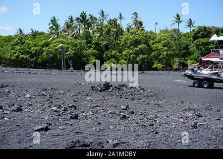 Pohoiki Beach, la plus récente plage de sable noir d'Hawaï, a été formée par les éruptions 2018 du volcan Kilauea. Banque D'Images