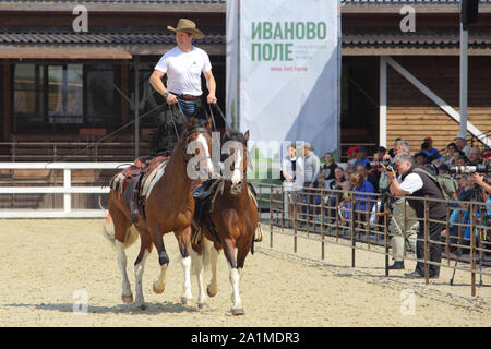 Real men ride du vrai chevaux Banque D'Images