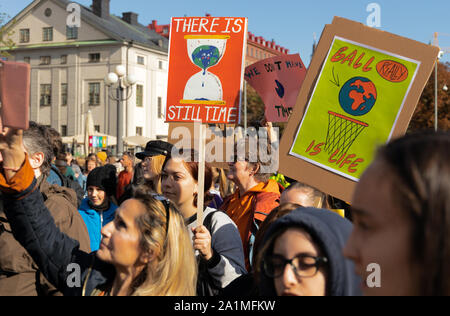 Stockholm, Suède. 27 Septembre, 2019. Les activistes du climat suédois inspiré par Greta Thunberg protester à Stockholm Banque D'Images