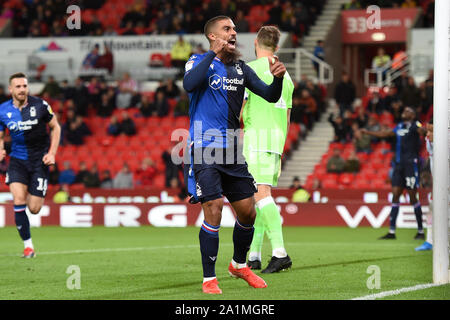 STOKE ON TRENT, en Angleterre. 27 septembre Lewis Grabban (7) de Nottingham Forest célèbre après avoir marqué un but pour le rendre 1-3 lors du match de championnat Sky Bet entre Stoke City et Nottingham Forest au stade de BET365, Stoke-on-Trent le vendredi 27 septembre 2019. (Crédit : Jon Hobley | MI News) photographie peut uniquement être utilisé pour les journaux et/ou magazines fins éditoriales, licence requise pour l'usage commercial Crédit : MI News & Sport /Alamy Live News Banque D'Images