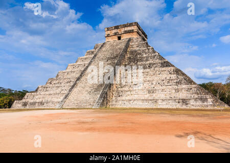 Chichen Itza, au Mexique. Temple de Kukulcan, également connu sous le nom d'El Castillo. Banque D'Images
