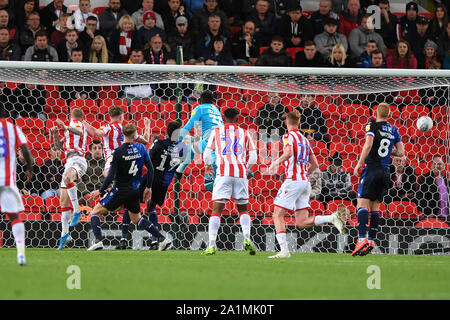 STOKE ON TRENT, en Angleterre. 27 septembre James McClean (11) de Stoke City marque un but pour le rendre 2-3 lors du match de championnat Sky Bet entre Stoke City et Nottingham Forest au stade de BET365, Stoke-on-Trent le vendredi 27 septembre 2019. (Crédit : Jon Hobley | MI News) photographie peut uniquement être utilisé pour les journaux et/ou magazines fins éditoriales, licence requise pour l'usage commercial Crédit : MI News & Sport /Alamy Live News Banque D'Images