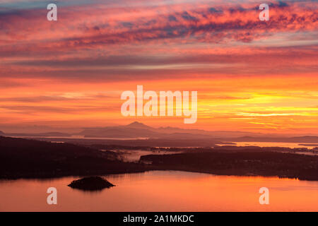 Lever du soleil Ciel d'La Malahat Viewpoint, Malahat, British Columbia, Canada Banque D'Images