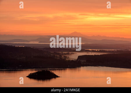 Lever du soleil Ciel d'La Malahat Viewpoint, Malahat, British Columbia, Canada Banque D'Images