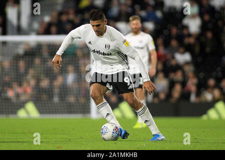 Londres, Royaume-Uni. 27 Sep, 2019. Aleksandr Mitrovic de Fulham en action. Match de championnat Skybet EFL, Fulham v Wigan Athletic à Craven Cottage, à Londres, le vendredi 27 septembre 2019. Cette image ne peut être utilisé qu'à des fins rédactionnelles. Usage éditorial uniquement, licence requise pour un usage commercial. Aucune utilisation de pari, de jeux ou d'un seul club/ligue/dvd publications pic par Steffan Bowen/Andrew Orchard la photographie de sport/Alamy live news Crédit : Andrew Orchard la photographie de sport/Alamy Live News Banque D'Images