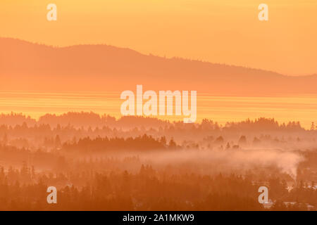 Lever du soleil Ciel d'La Malahat Viewpoint, Malahat, British Columbia, Canada Banque D'Images