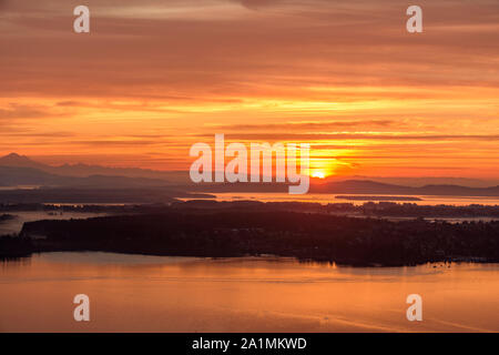 Lever du soleil Ciel d'La Malahat Viewpoint, Malahat, British Columbia, Canada Banque D'Images