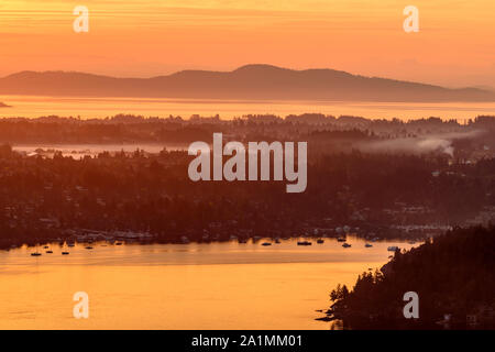 Lever du soleil Ciel d'La Malahat Viewpoint, Malahat, British Columbia, Canada Banque D'Images