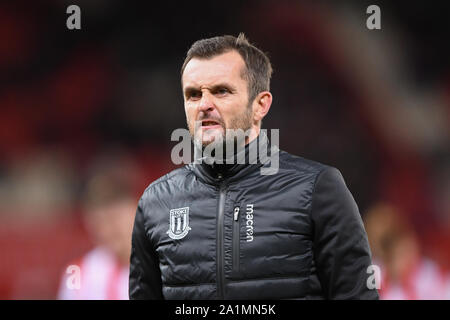 STOKE ON TRENT, en Angleterre. 27 septembre Nathan Jones, gestionnaire de Stoke City à la frustration au cours de la Sky Bet Championship match entre Stoke City et Nottingham Forest au stade de BET365, Stoke-on-Trent le vendredi 27 septembre 2019. (Crédit : Jon Hobley | MI News) photographie peut uniquement être utilisé pour les journaux et/ou magazines fins éditoriales, licence requise pour l'usage commercial Crédit : MI News & Sport /Alamy Live News Banque D'Images