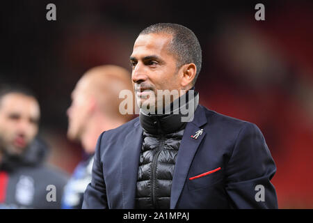 STOKE ON TRENT, en Angleterre. 27 septembre Manager de Nottingham Forest, Sabri Lamouchi sourit pendant le match de championnat Sky Bet entre Stoke City et Nottingham Forest au stade de BET365, Stoke-on-Trent le vendredi 27 septembre 2019. (Crédit : Jon Hobley | MI News) photographie peut uniquement être utilisé pour les journaux et/ou magazines fins éditoriales, licence requise pour l'usage commercial Crédit : MI News & Sport /Alamy Live News Banque D'Images